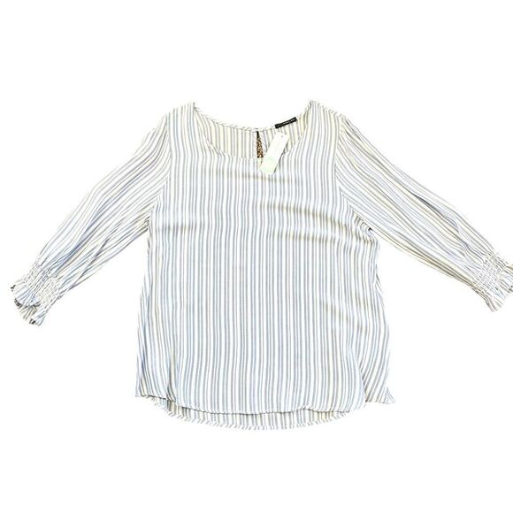 NWT
STITCH FIX DAVINIA Smocked Detail Top Blue White Size Large - Picture 4 of 5